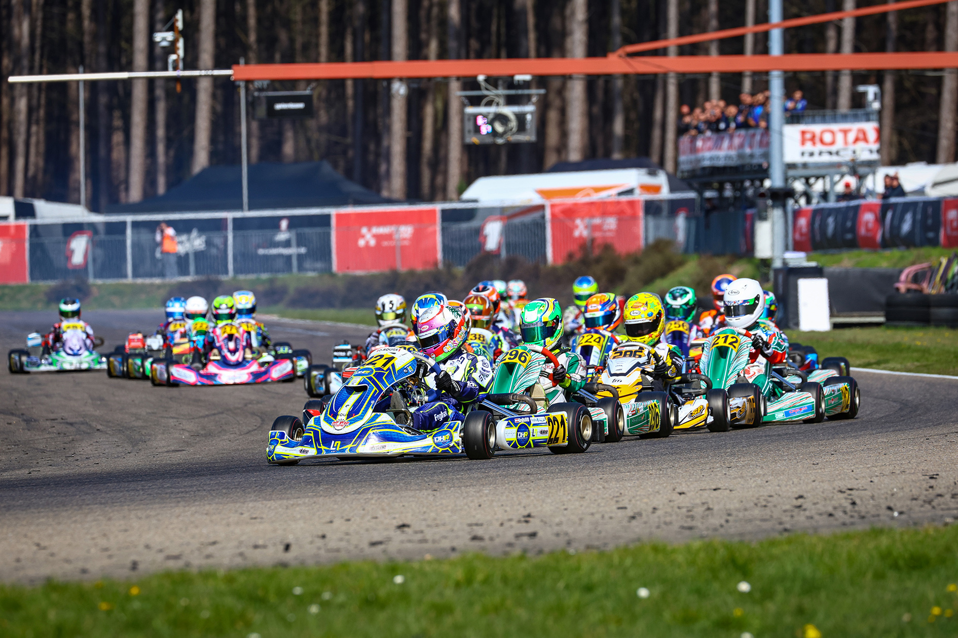 Start of the Junior MAX category at the Euro Trophy low